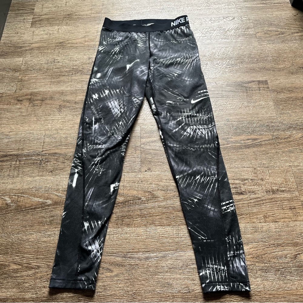 Nike Pro leggings women’s medium
